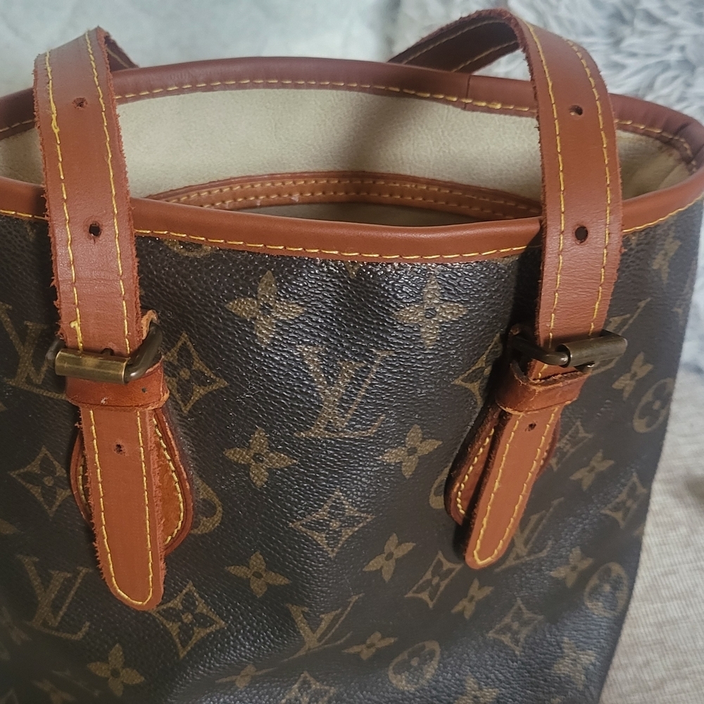 LOUIS VUITTON Monogram Bucket PM Shoulder Bag M42238..Authentic!!! - Picture 11 of 16
